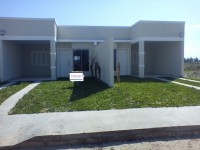 /album/casas-geminada-nova-a-casa-fica-lado-praia-a-poucos-metros-do-mar%2c-excelente-para-morar-ou-veranear-composta-por-dois-quartos%2c-sala%2c-cozinha%2c-abrigo-para-um-carro-e-area-de-servi%c3%a7o%2c-constru%c3%a7%c3%a3o-nova%2c-estilo-moderno%2c-/casa-geminada-jpg2/